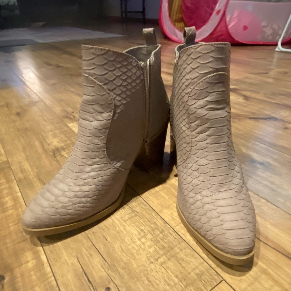 Women’s booties
